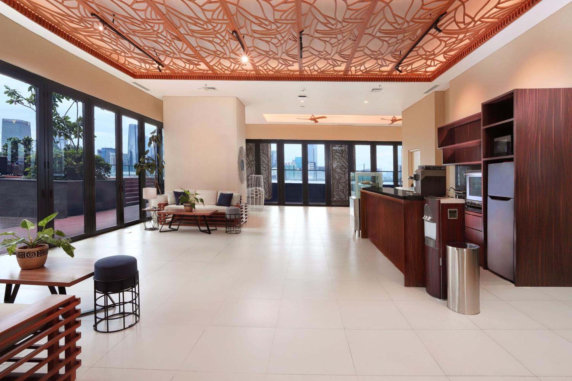 Citadines Gatot Subroto Джакарта Экстерьер фото