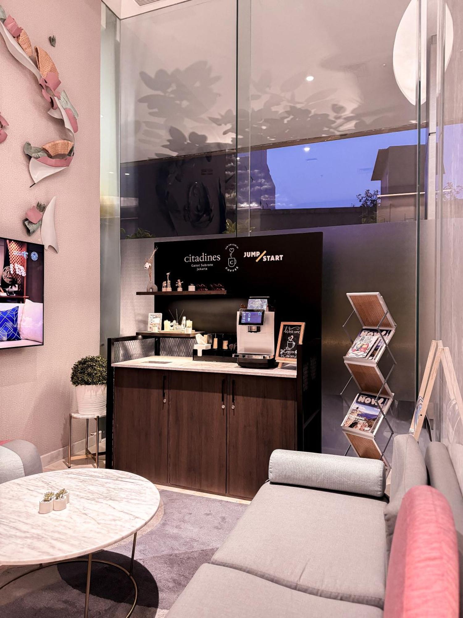 Citadines Gatot Subroto Джакарта Экстерьер фото